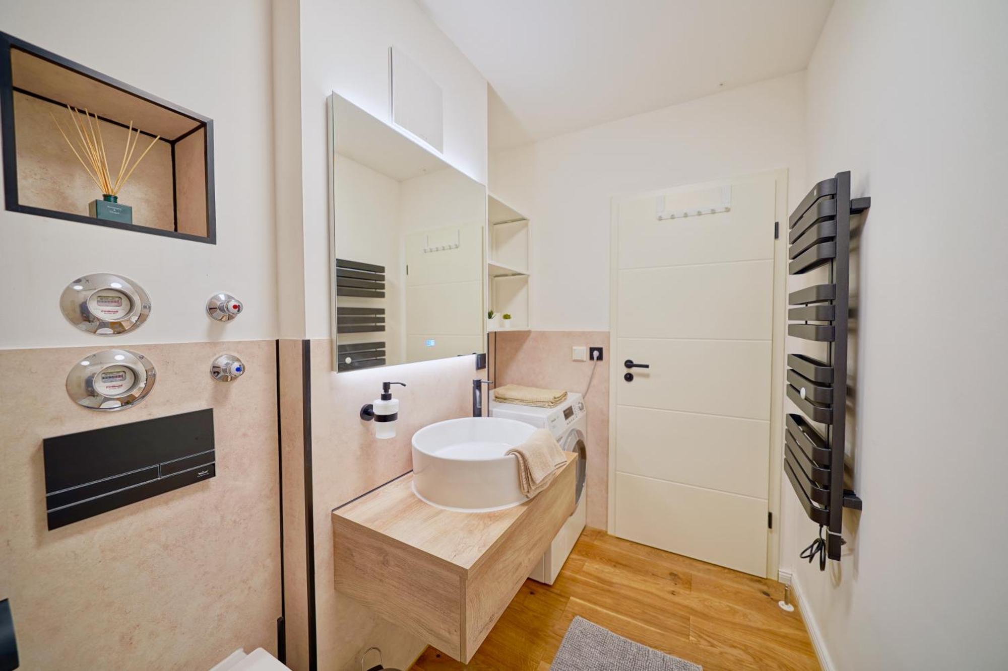Edler Wohnraum Luxurioeses Apartment Mit Balkon, Boxspringbett, Kaffeevollautomat, Lift & Parkplatz 开姆尼茨 外观 照片