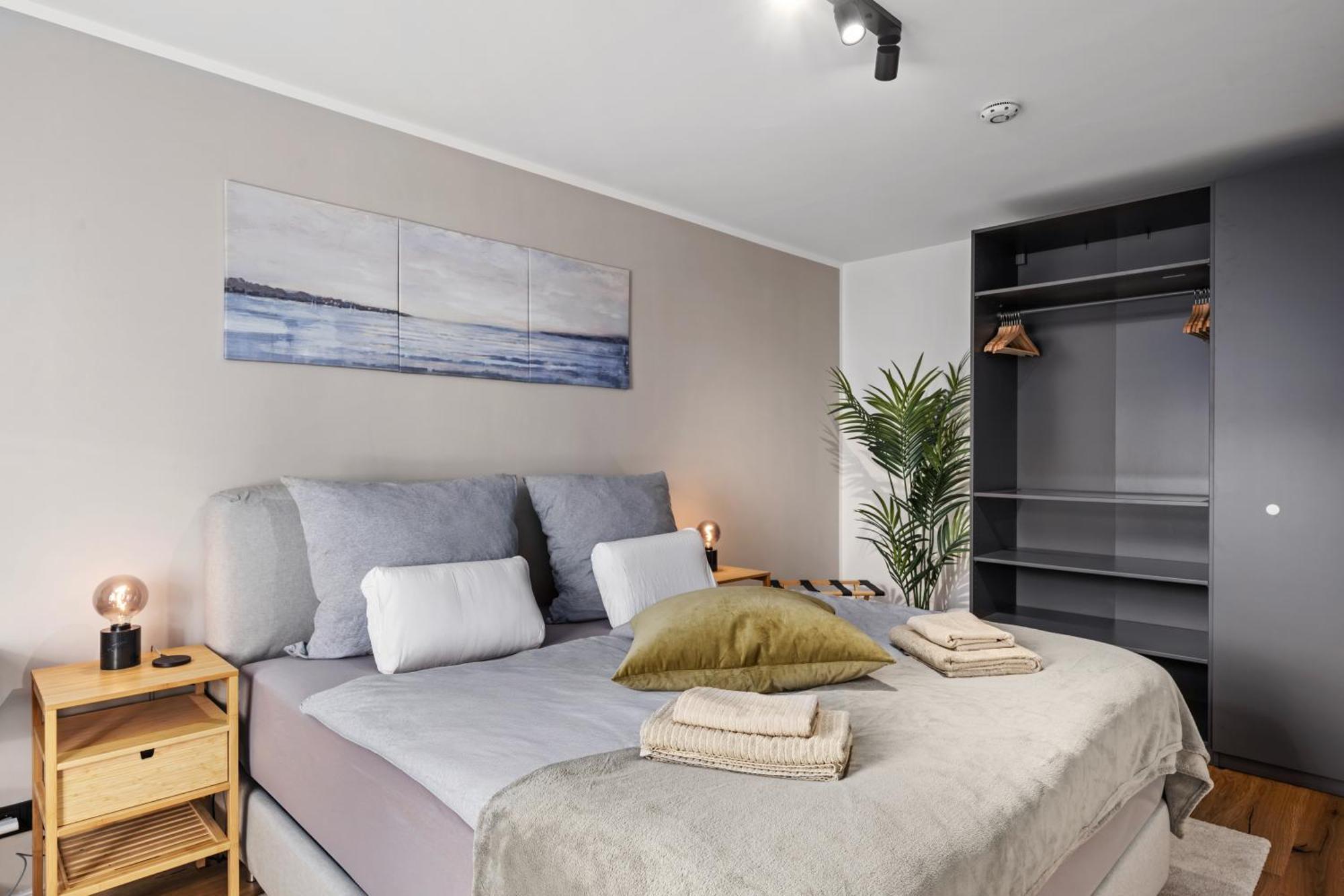 Edler Wohnraum Luxurioeses Apartment Mit Balkon, Boxspringbett, Kaffeevollautomat, Lift & Parkplatz 开姆尼茨 外观 照片