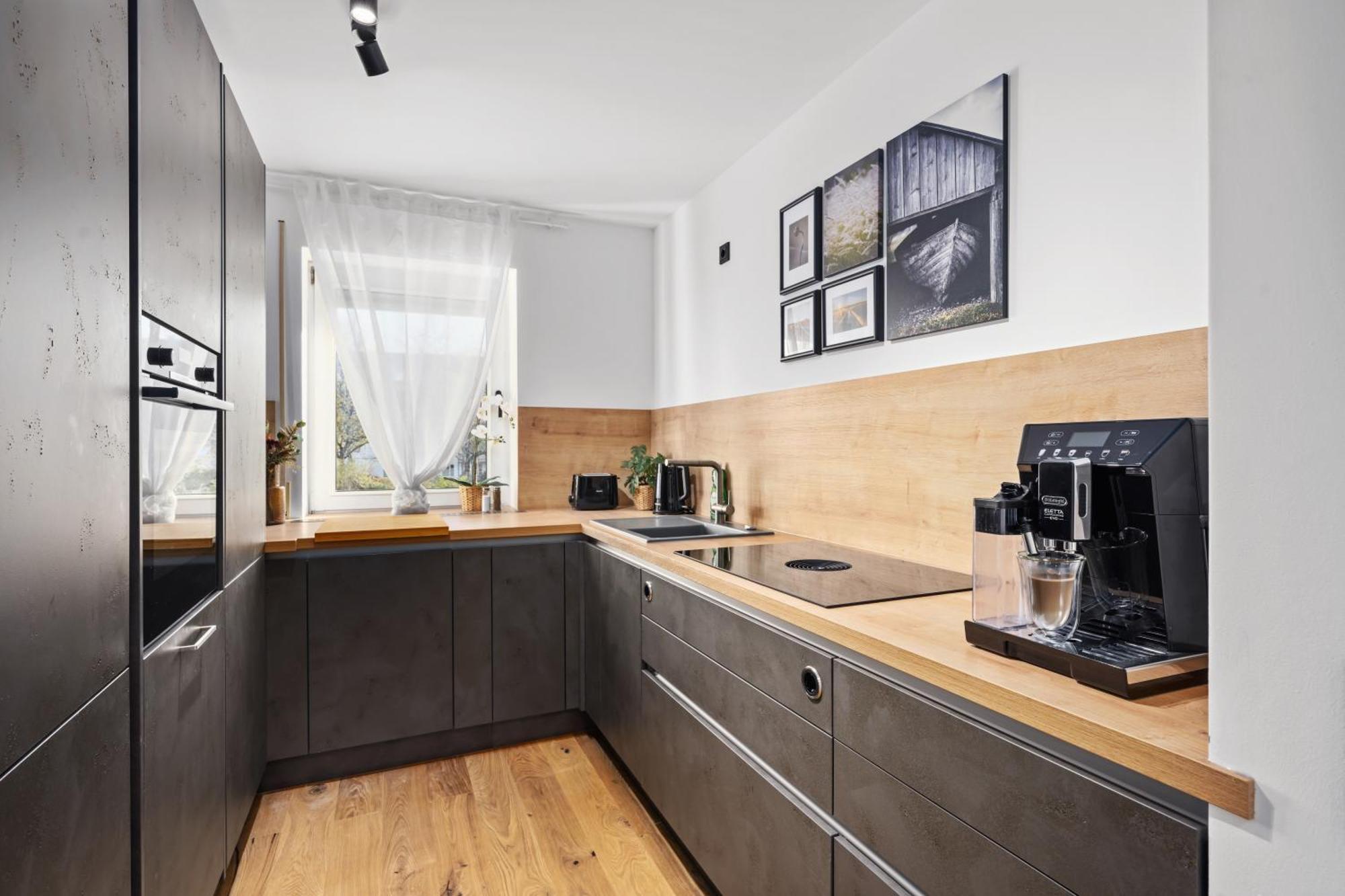 Edler Wohnraum Luxurioeses Apartment Mit Balkon, Boxspringbett, Kaffeevollautomat, Lift & Parkplatz 开姆尼茨 外观 照片